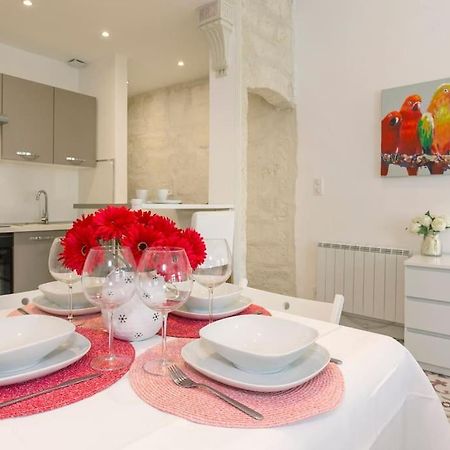 Апартаменти La Loge De L'Horloge - 1 Min Palais Des Papes - Ac Clim - Wifi - Hypercentre - Vue Sur Le Carrousel Авіньйон Екстер'єр фото