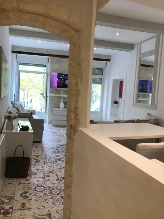 Апартаменти La Loge De L'Horloge - 1 Min Palais Des Papes - Ac Clim - Wifi - Hypercentre - Vue Sur Le Carrousel Авіньйон Екстер'єр фото