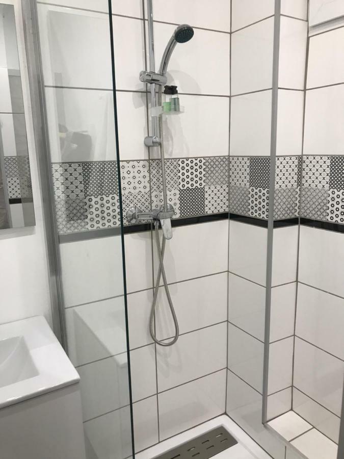 Апартаменти La Loge De L'Horloge - 1 Min Palais Des Papes - Ac Clim - Wifi - Hypercentre - Vue Sur Le Carrousel Авіньйон Екстер'єр фото